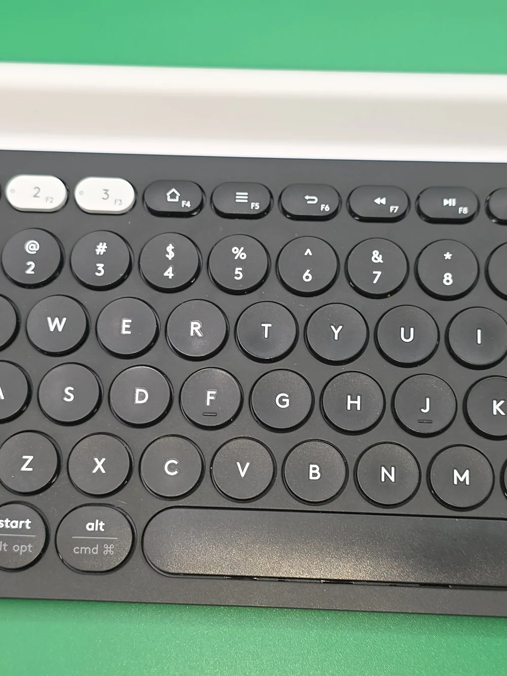 Logitech K780 Keyboard & M720 Triathlon Mouse